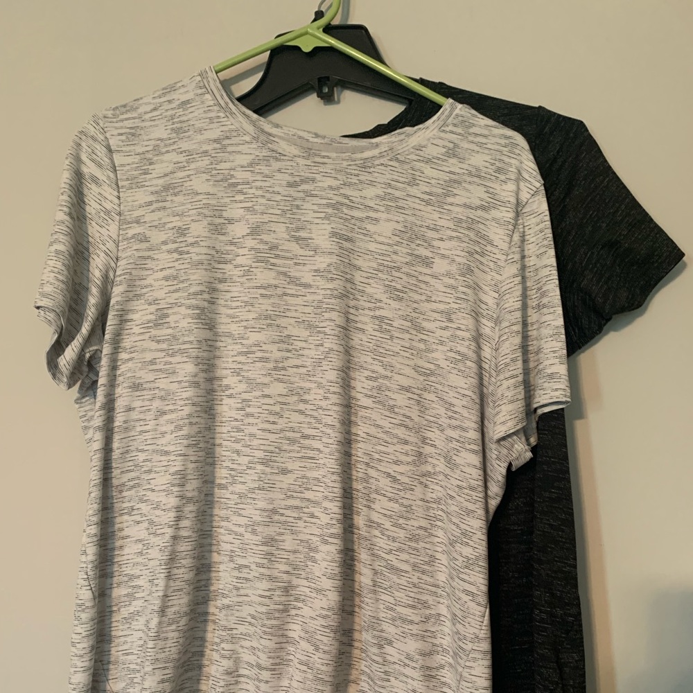 (2) VEUC Mondetta Activewear Sz Lg black & gray short-sleeved tops.
